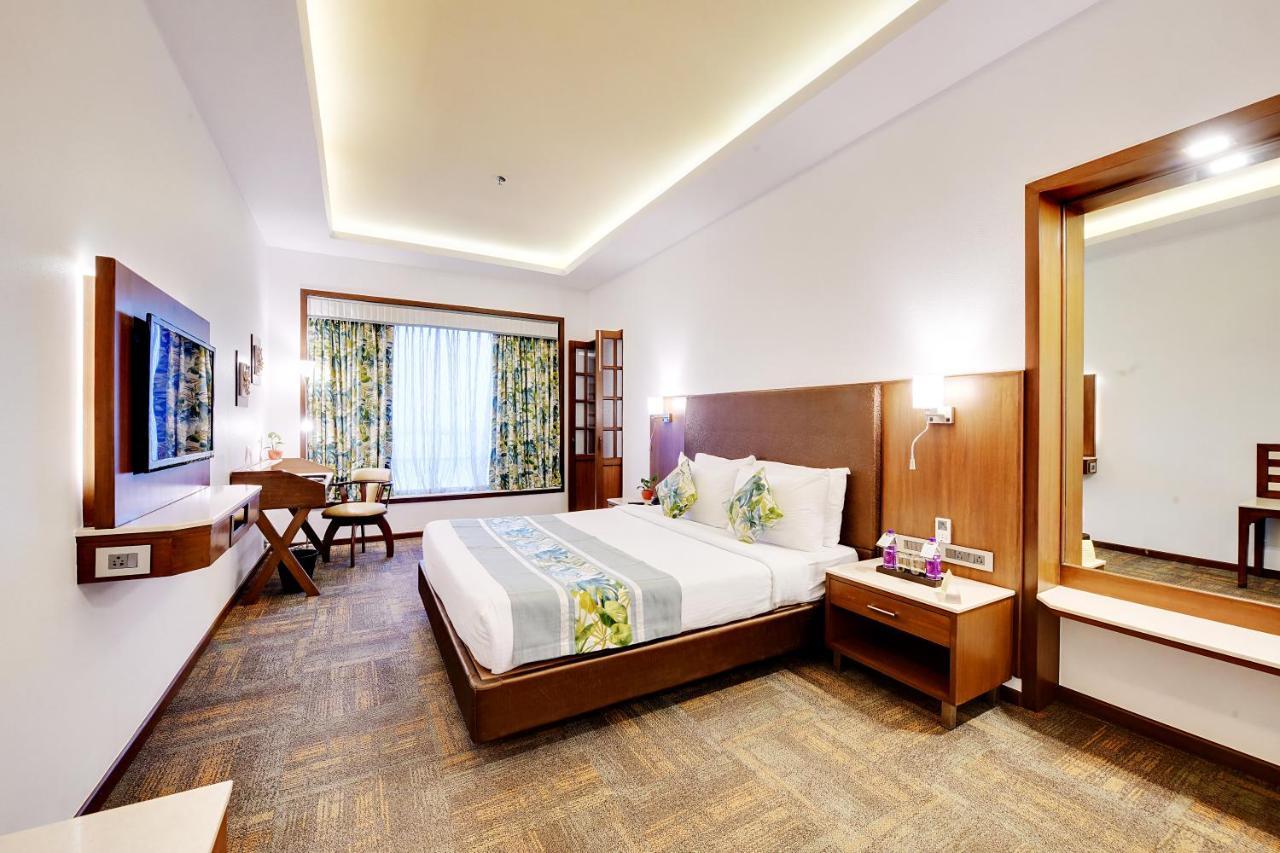 E Square The Fern, Poona Buitenkant foto