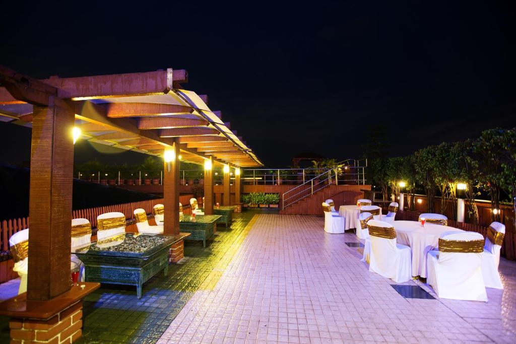 E Square The Fern, Poona Buitenkant foto