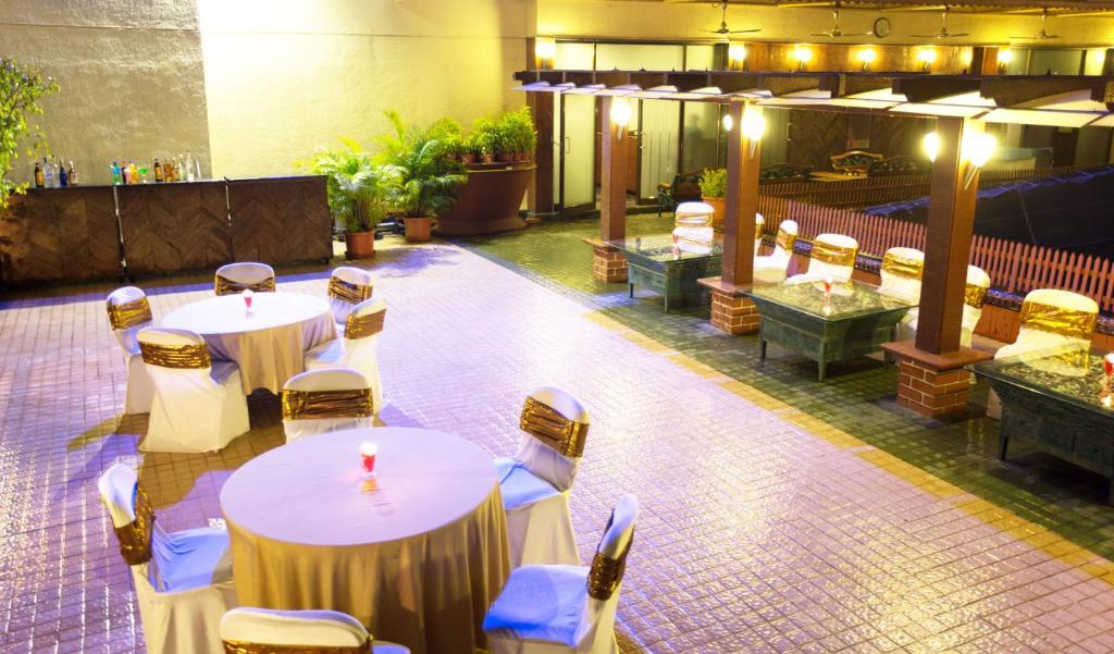 E Square The Fern, Poona Buitenkant foto